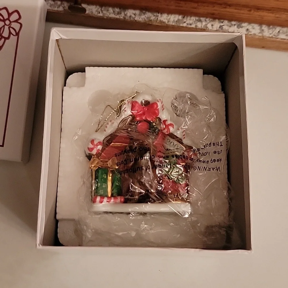 Danbury Mint 2008 Dachshund in dog house ornament new nwt